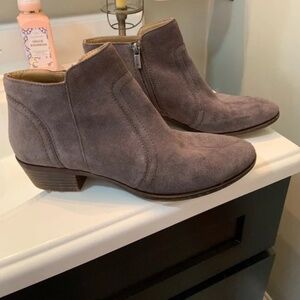 Women's Gray Lucky Brand Ankle Boots/Booties - Size 10